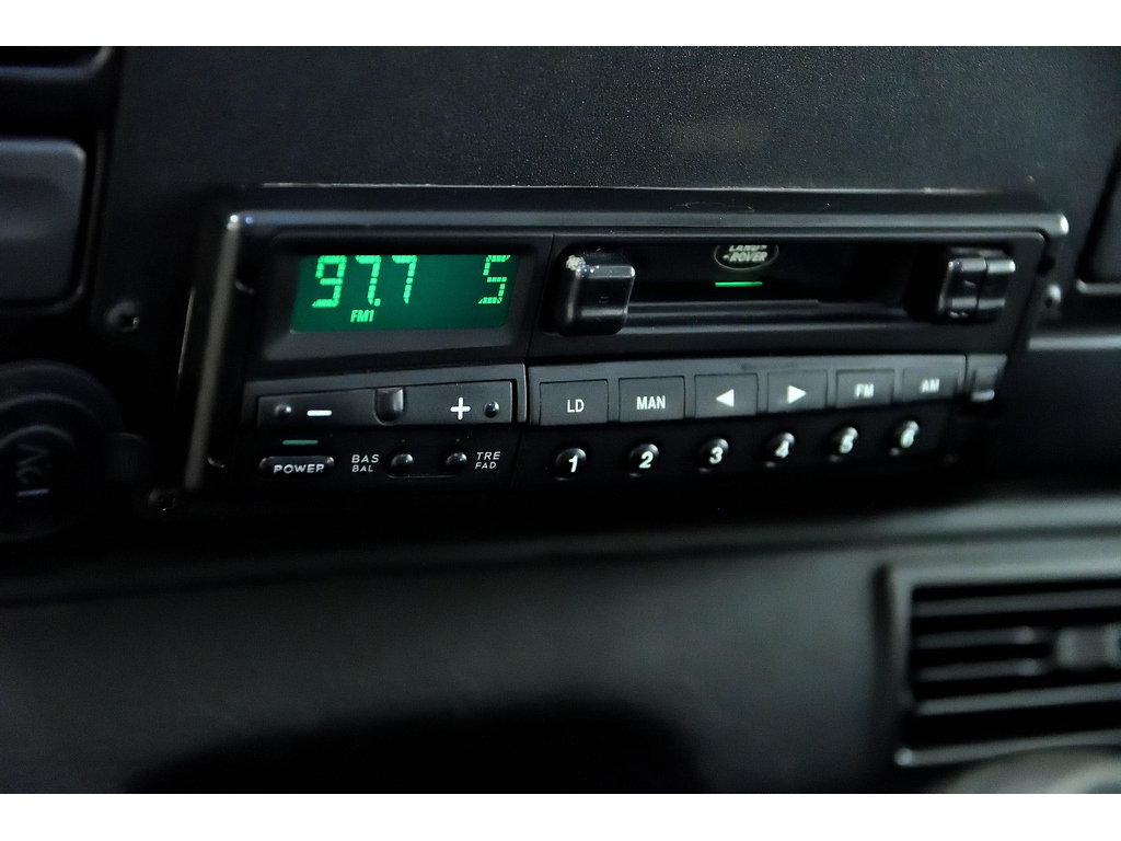 1985 Land Rover Defender 110 / TDI Engine in Laval, Quebec - 27 - w1024h768px