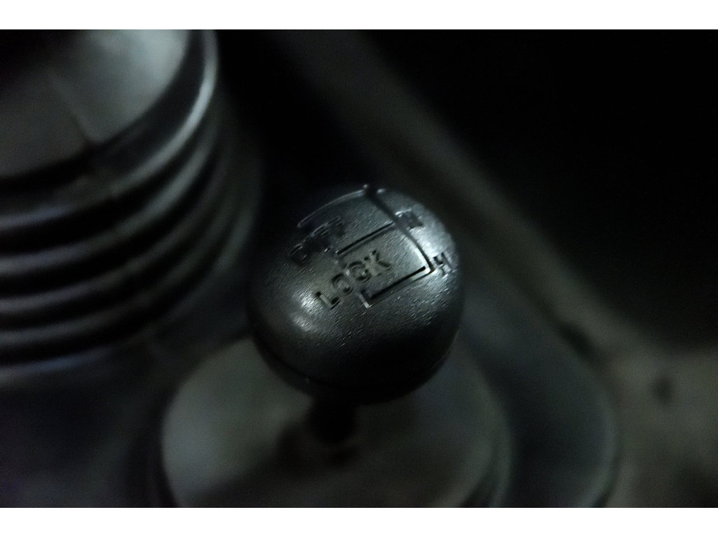 1985 Land Rover Defender 110 / TDI Engine in Laval, Quebec - 26 - w1024h768px
