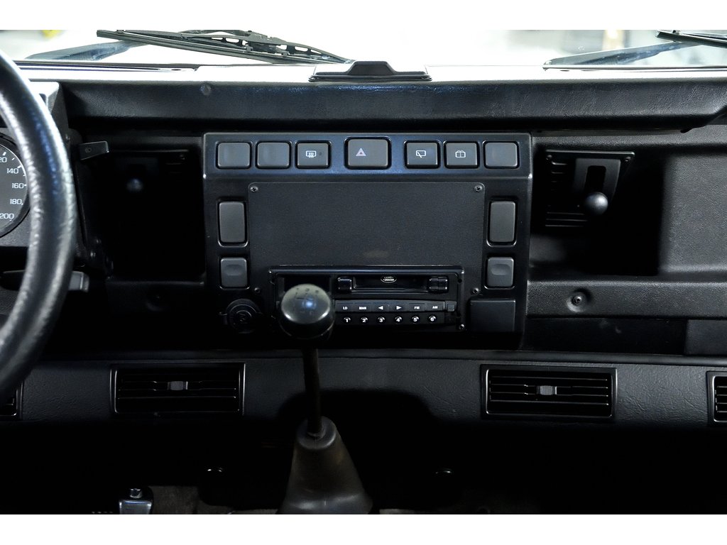 1985 Land Rover Defender 110 / TDI Engine in Laval, Quebec - 36 - w1024h768px