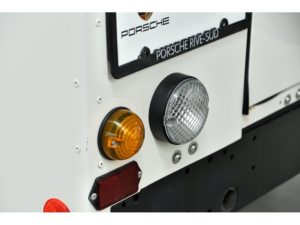 1985 Land Rover Defender 110 / TDI Engine in Laval, Quebec - 43 - w1024h768px