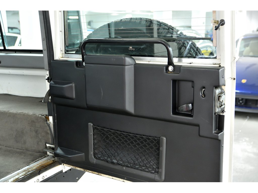 1985 Land Rover Defender 110 / TDI Engine in Laval, Quebec - 18 - w1024h768px