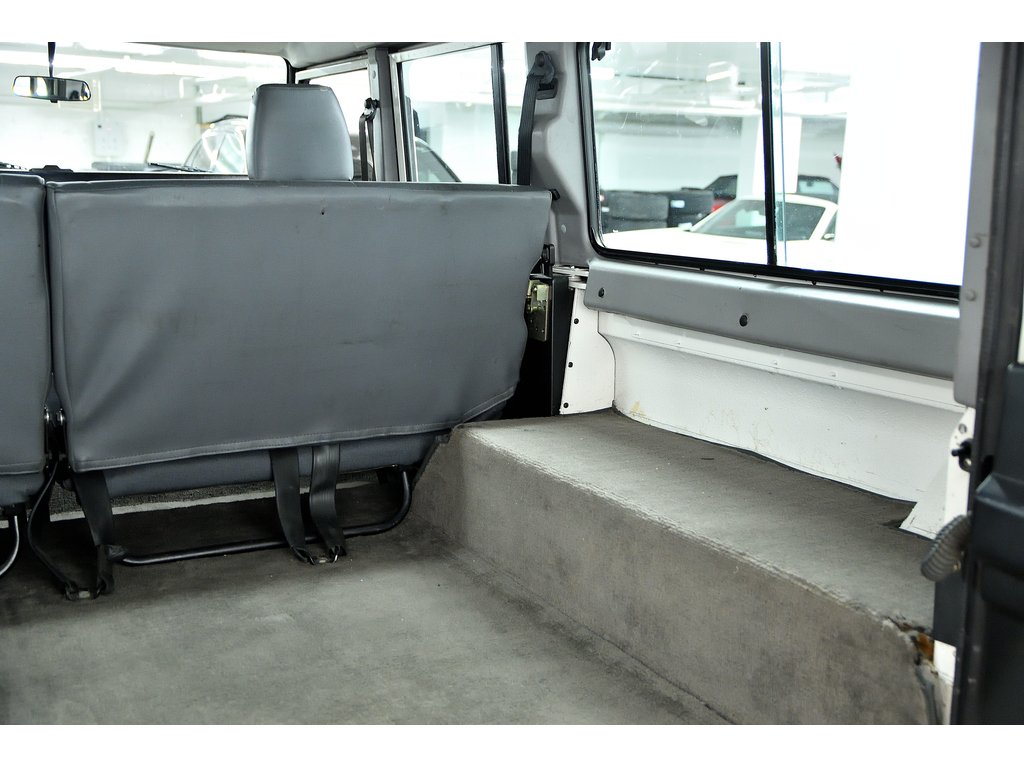 1985 Land Rover Defender 110 / TDI Engine in Laval, Quebec - 17 - w1024h768px