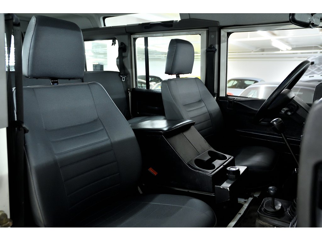 1985 Land Rover Defender 110 / TDI Engine in Laval, Quebec - 34 - w1024h768px