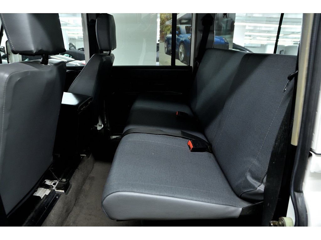 1985 Land Rover Defender 110 / TDI Engine in Laval, Quebec - 14 - w1024h768px