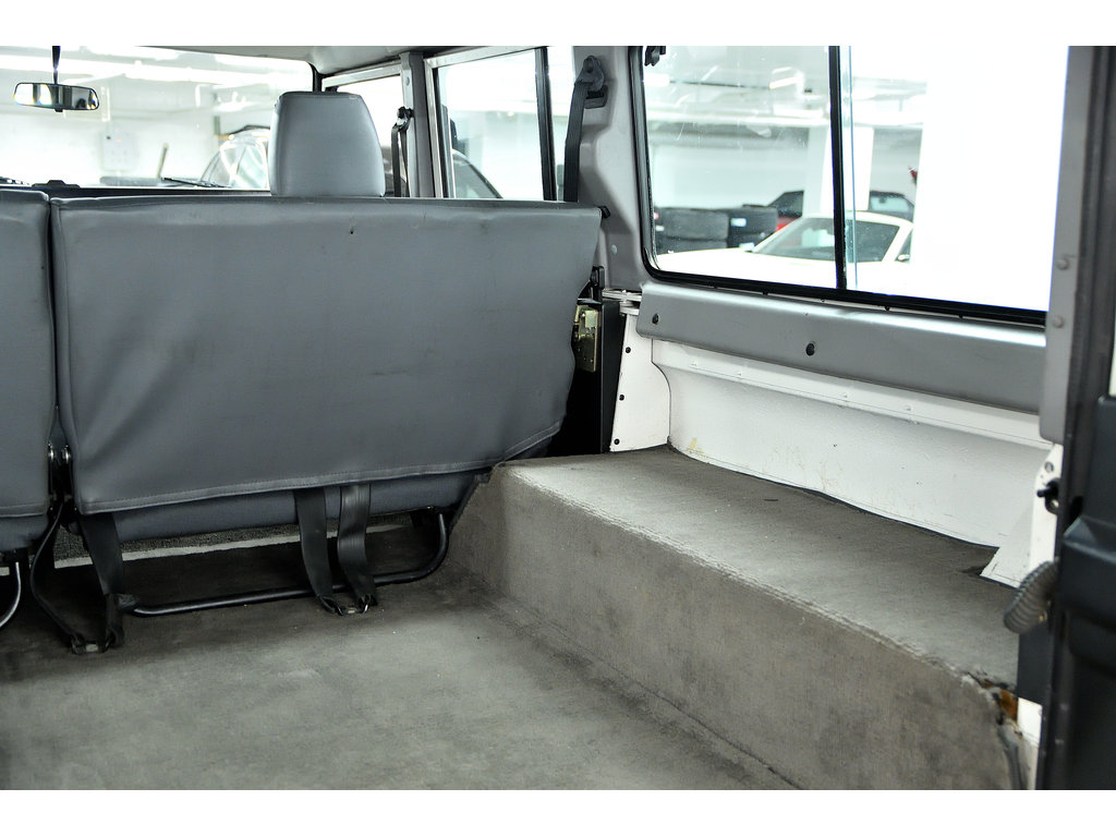 1985 Land Rover Defender 110 / TDI Engine in Laval, Quebec - 17 - w1024h768px
