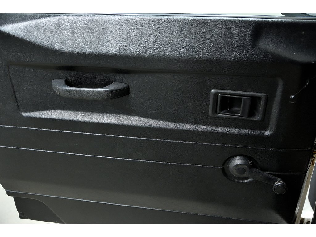 1985 Land Rover Defender 110 / TDI Engine in Laval, Quebec - 25 - w1024h768px