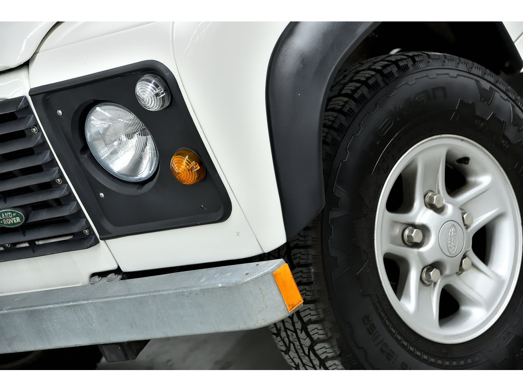 1985 Land Rover Defender 110 / TDI Engine in Laval, Quebec - 40 - w1024h768px