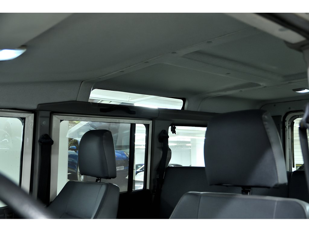 1985 Land Rover Defender 110 / TDI Engine in Laval, Quebec - 30 - w1024h768px