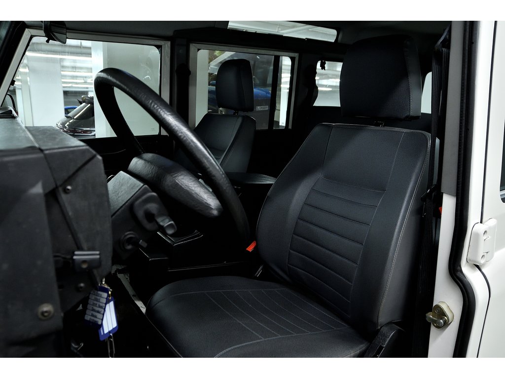 1985 Land Rover Defender 110 / TDI Engine in Laval, Quebec - 12 - w1024h768px