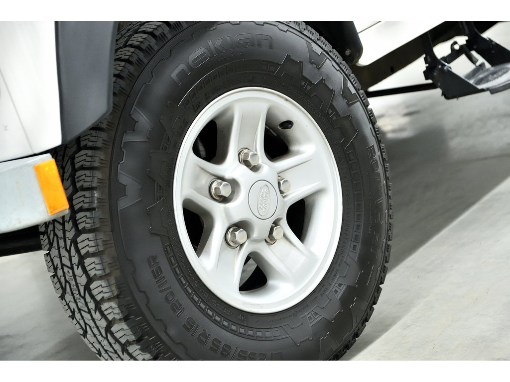 1985 Land Rover Defender 110 / TDI Engine in Laval, Quebec - 41 - w1024h768px