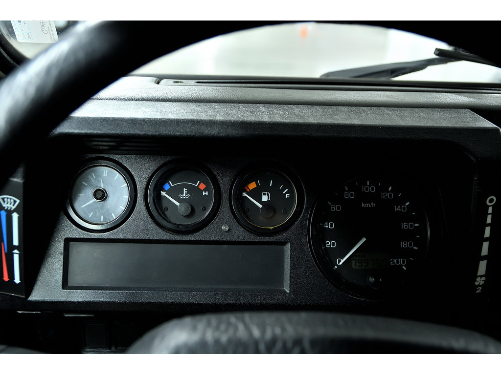 1985 Land Rover Defender 110 / TDI Engine in Laval, Quebec - 29 - w1024h768px