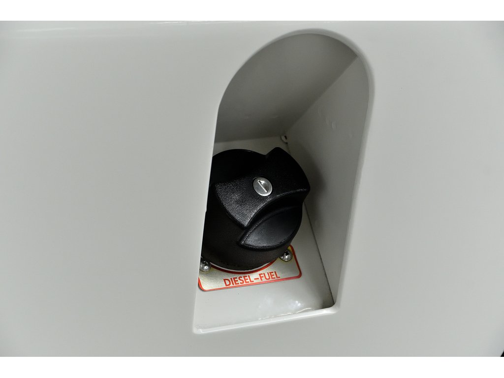 1985 Land Rover Defender 110 / TDI Engine in Laval, Quebec - 37 - w1024h768px