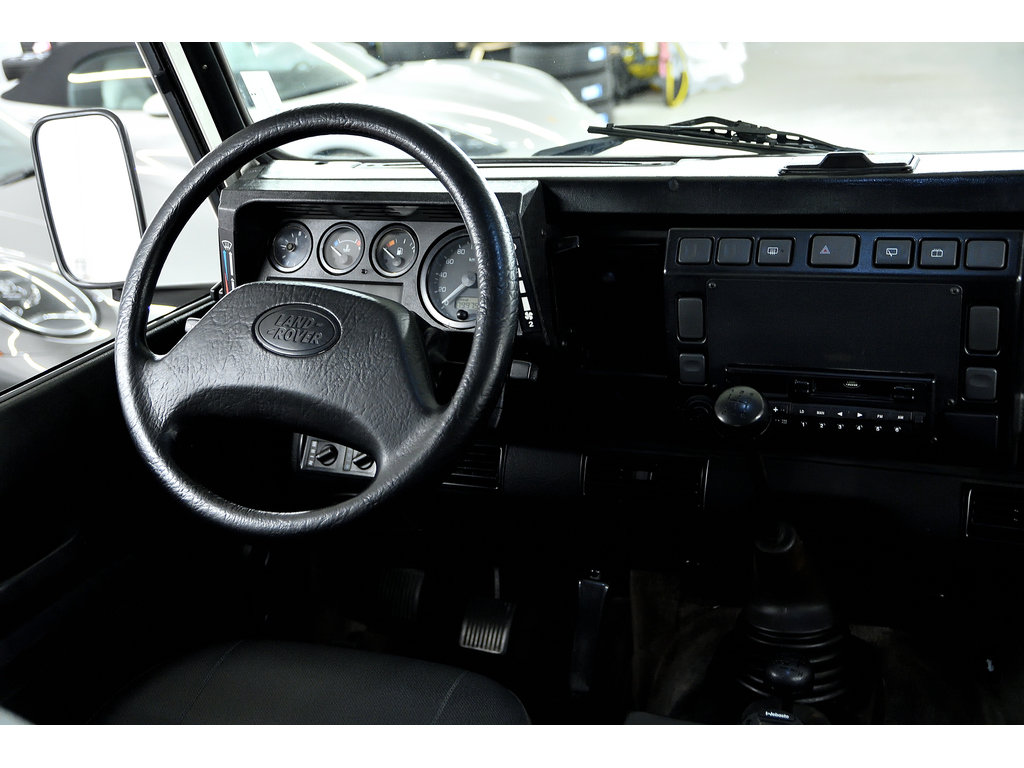 1985 Land Rover Defender 110 / TDI Engine in Laval, Quebec - 35 - w1024h768px