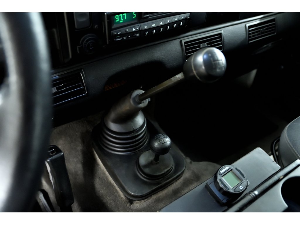 1985 Land Rover Defender 110 / TDI Engine in Laval, Quebec - 22 - w1024h768px