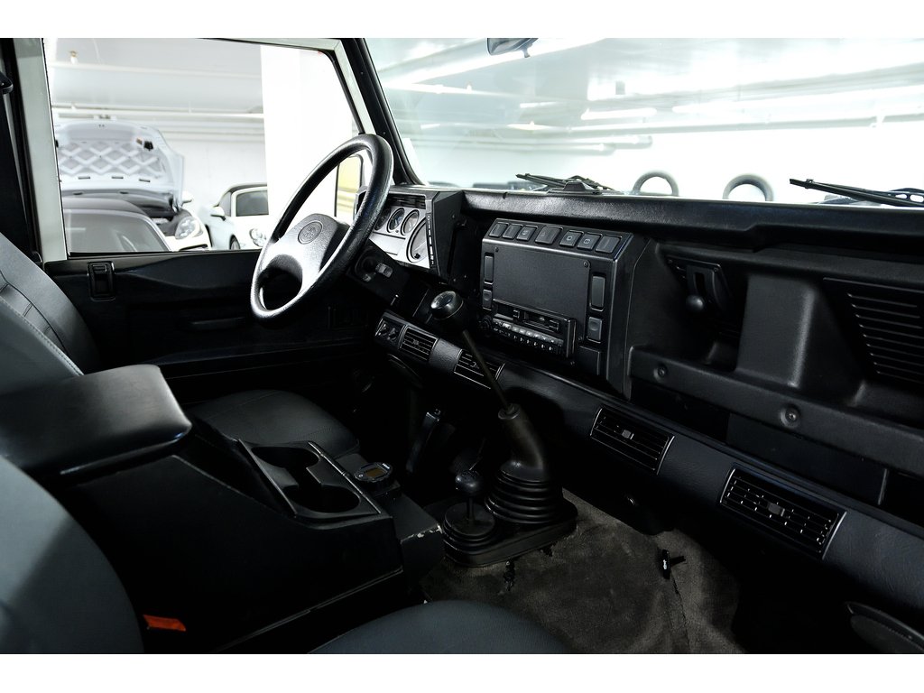 Land Rover Defender 110 / TDI Engine 1985 à Laval, Québec - 32 - w1024h768px