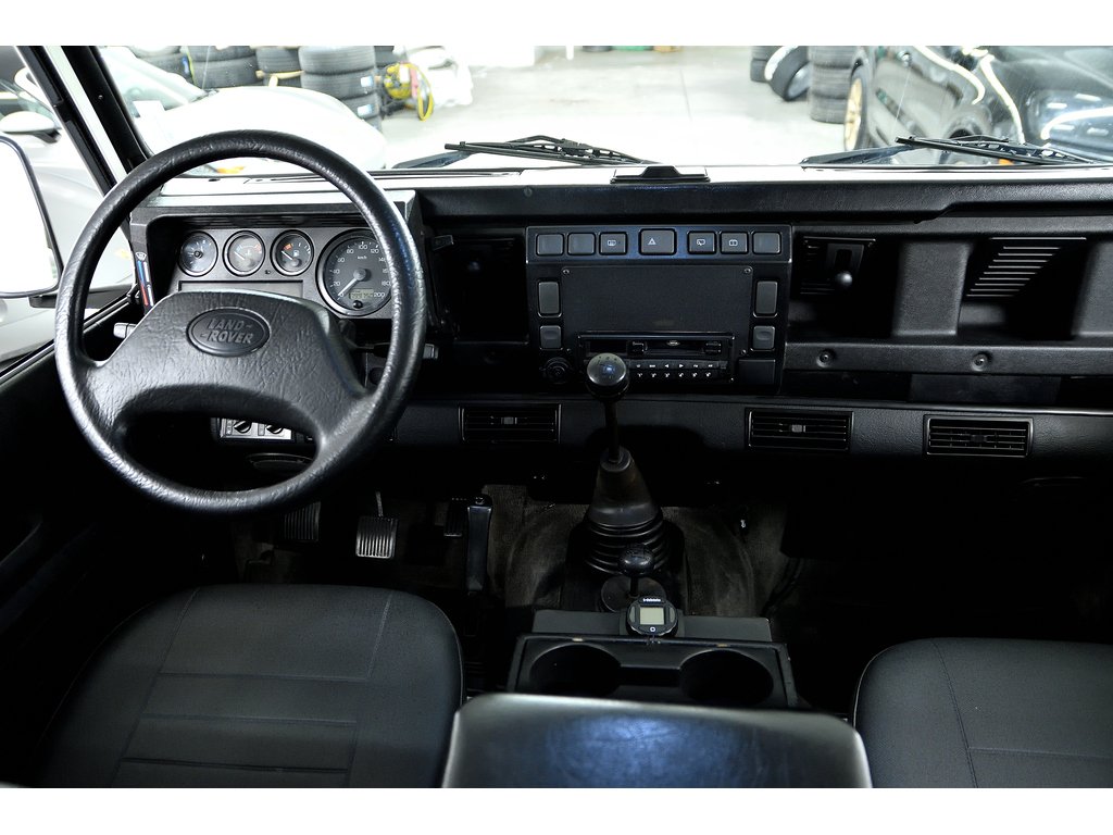 1985 Land Rover Defender 110 / TDI Engine in Laval, Quebec - 19 - w1024h768px