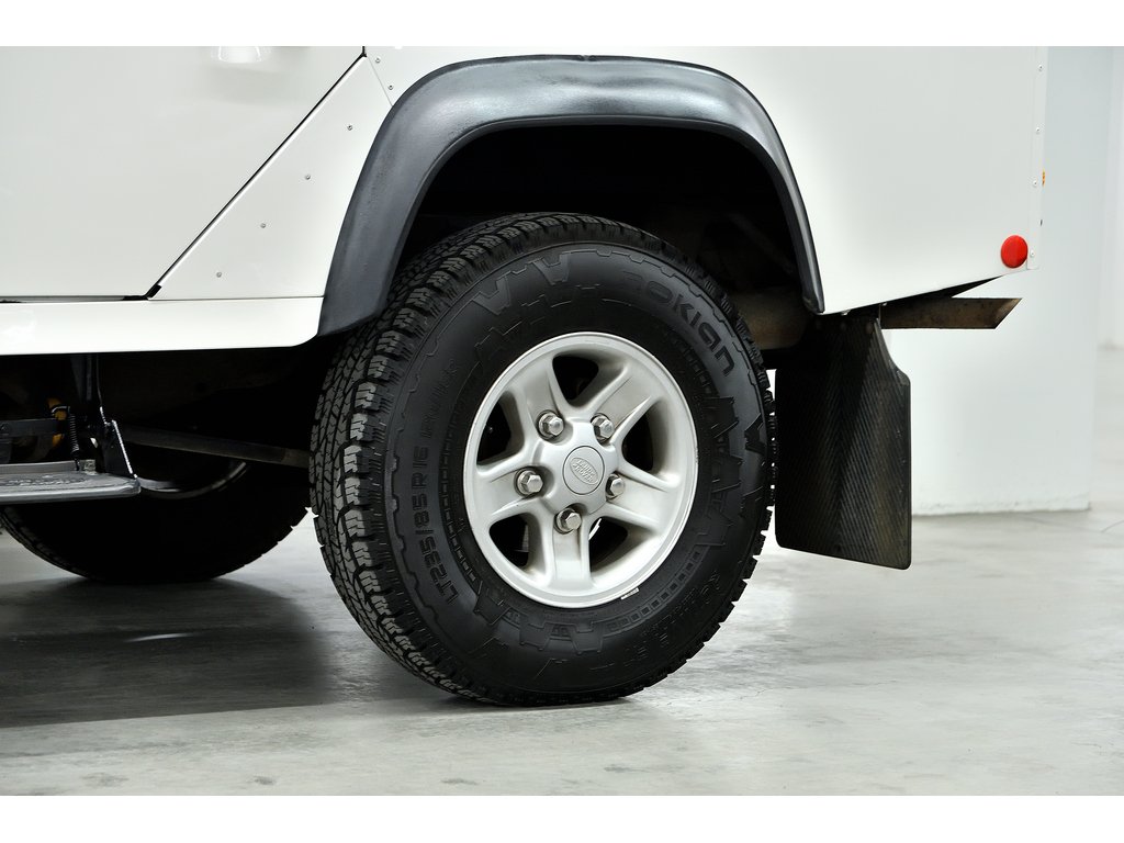 1985 Land Rover Defender 110 / TDI Engine in Laval, Quebec - 5 - w1024h768px