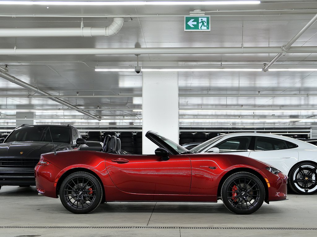 2024 Mazda MX-5 GS-P avec ensemble Sport en option / Manuelle 6 in Laval, Quebec - 2 - w1024h768px