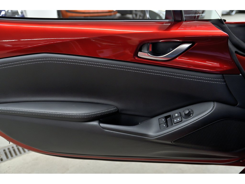 2024 Mazda MX-5 GS-P avec ensemble Sport en option / Manuelle 6 in Laval, Quebec - 28 - w1024h768px