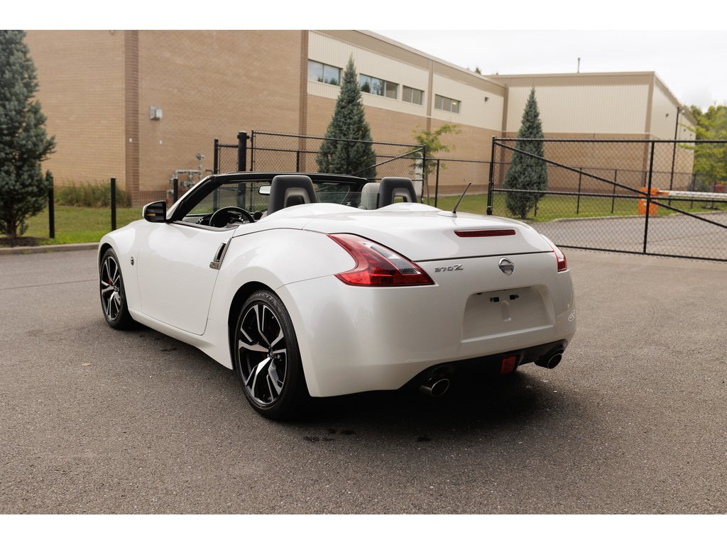 2018 Nissan 370Z Roadster Touring Sport w-Black Top Auto in Laval, Quebec - 5 - w1024h768px