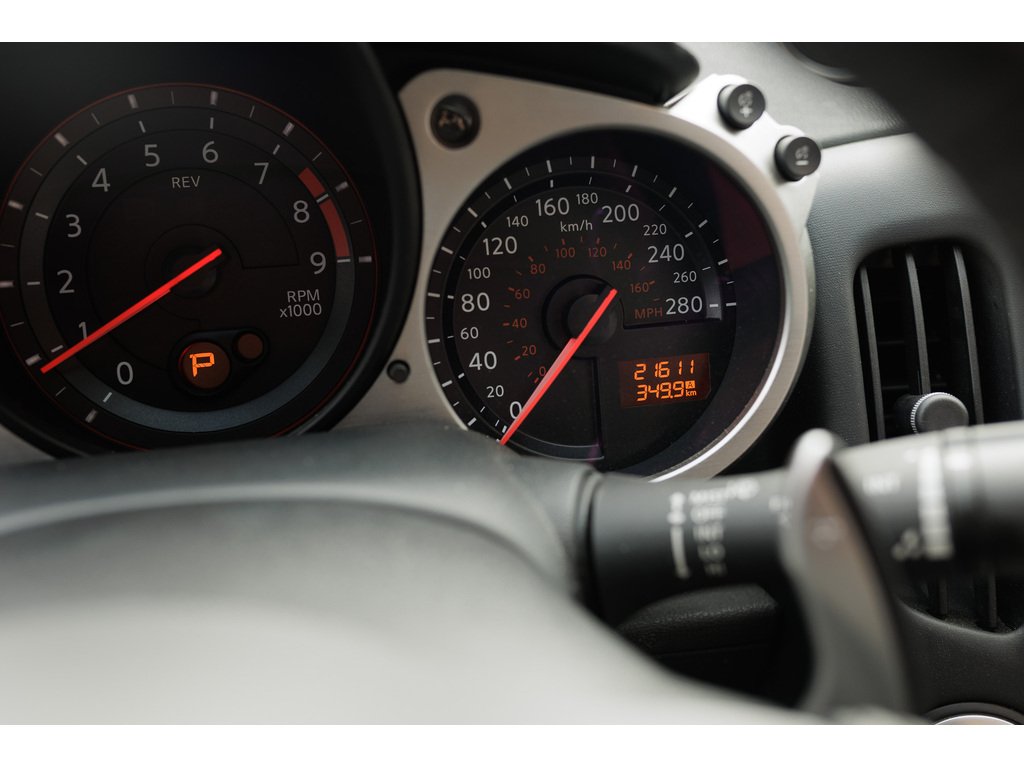 2018 Nissan 370Z Roadster Touring Sport w-Black Top Auto in Laval, Quebec - 11 - w1024h768px