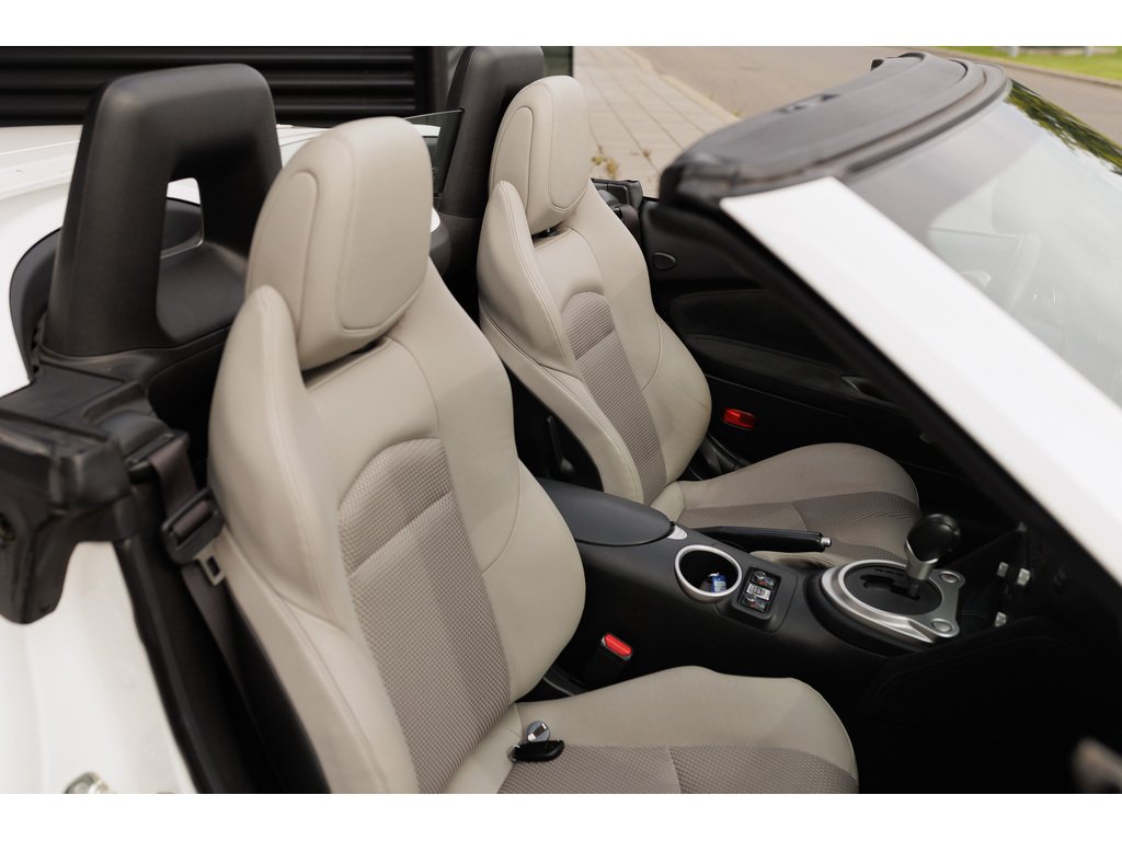2018 Nissan 370Z Roadster Touring Sport w-Black Top Auto in Laval, Quebec - 17 - w1024h768px