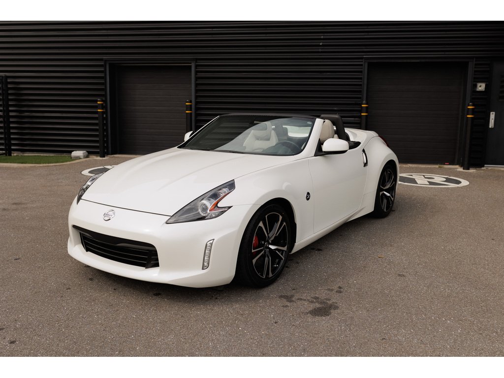 2018 Nissan 370Z Roadster Touring Sport w-Black Top Auto in Laval, Quebec - 1 - w1024h768px