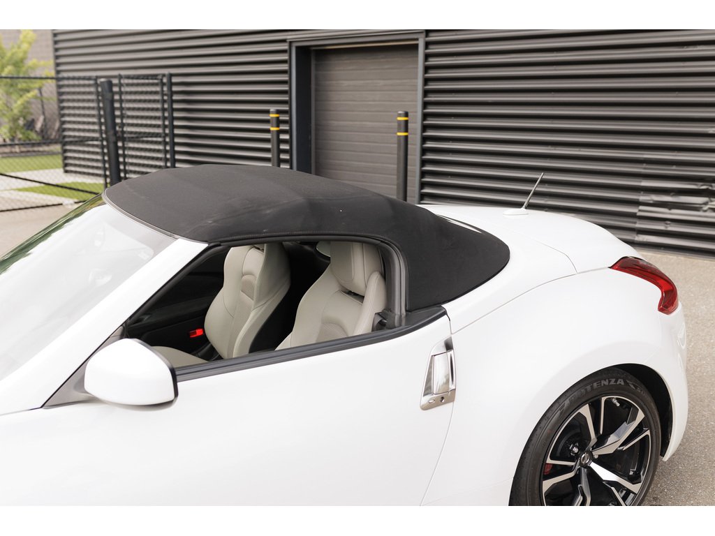2018 Nissan 370Z Roadster Touring Sport w-Black Top Auto in Laval, Quebec - 19 - w1024h768px