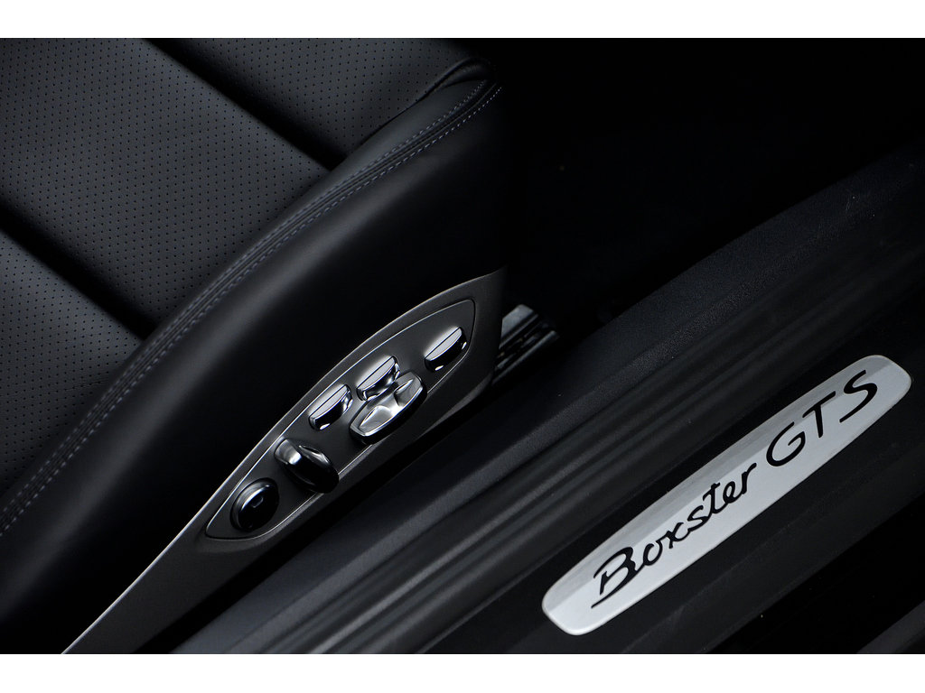 2022 Porsche 718 Boxster GTS 4.0 / Transmission Manuelle / BOSE in Laval, Quebec - 24 - w1024h768px