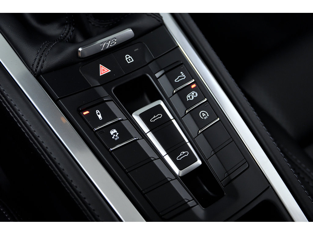 2022 Porsche 718 Boxster GTS 4.0 / Transmission Manuelle / BOSE in Laval, Quebec - 29 - w1024h768px