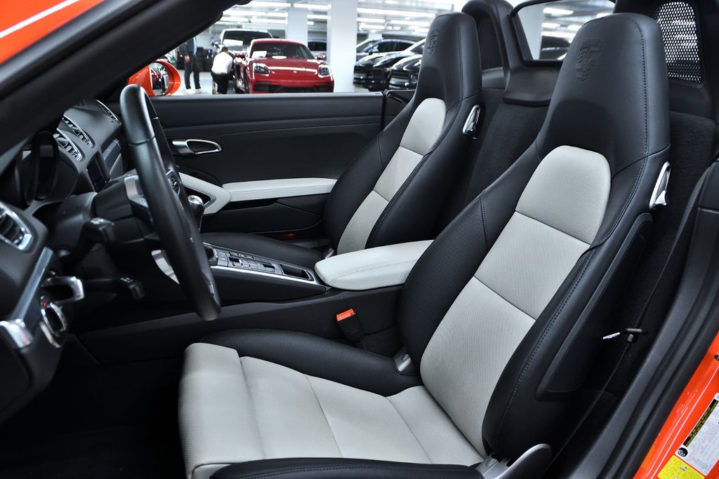 2022 Porsche 718 Boxster S in Laval, Quebec - 14 - w1024h768px