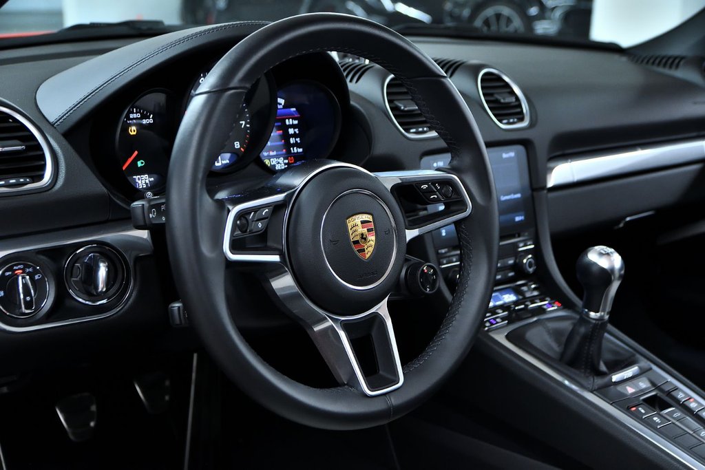 2022 Porsche 718 Boxster S in Laval, Quebec - 12 - w1024h768px