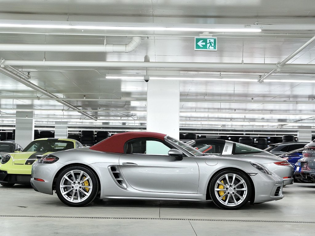 Porsche 718 Boxster S 2024 à Laval, Québec - 10 - w1024h768px