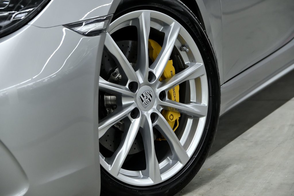 Porsche 718 Boxster S 2024 à Laval, Québec - 8 - w1024h768px