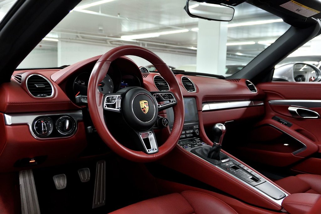 Porsche 718 Boxster S 2024 à Laval, Québec - 13 - w1024h768px