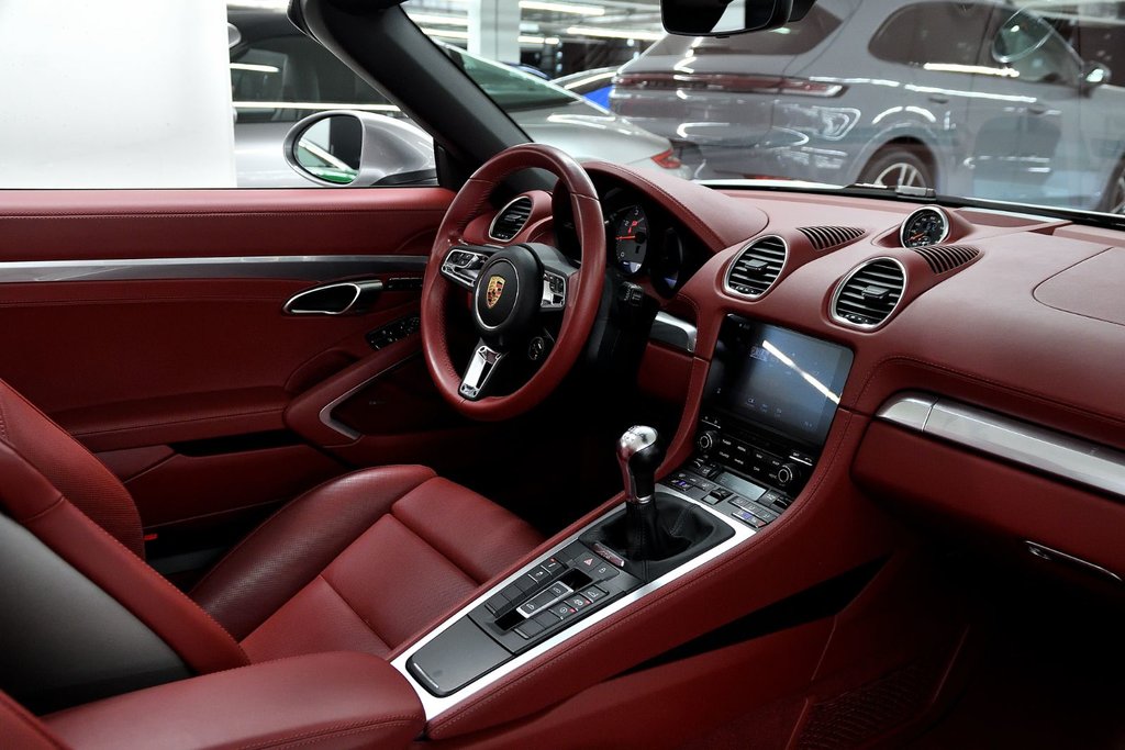 Porsche 718 Boxster S 2024 à Laval, Québec - 29 - w1024h768px