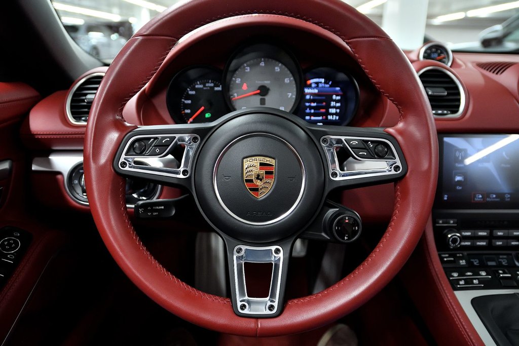 Porsche 718 Boxster S 2024 à Laval, Québec - 16 - w1024h768px