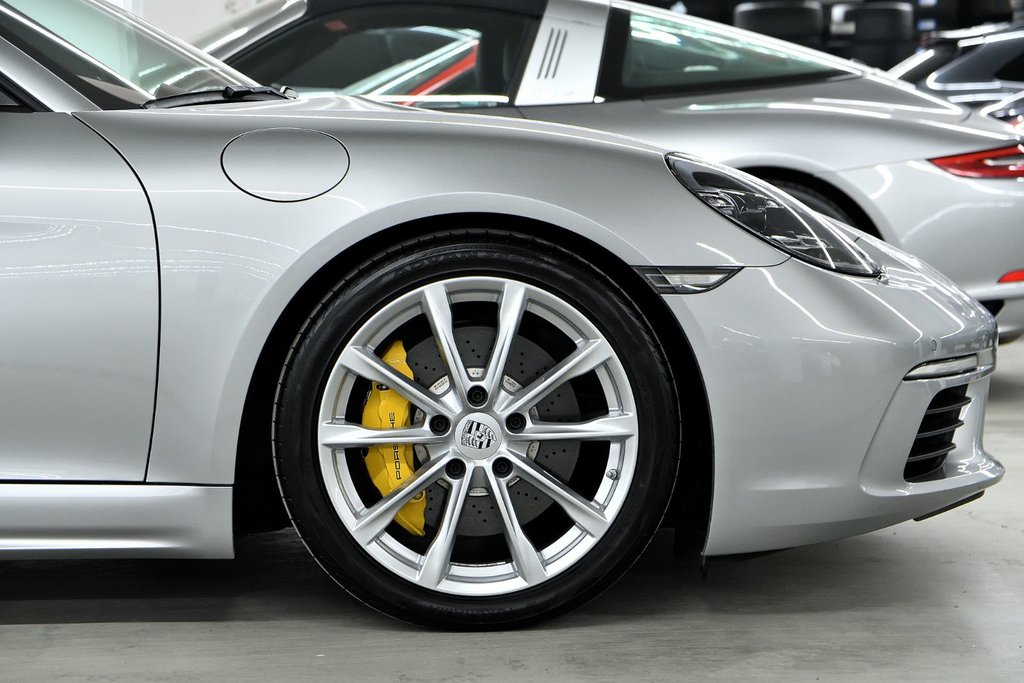 Porsche 718 Boxster S 2024 à Laval, Québec - 9 - w1024h768px