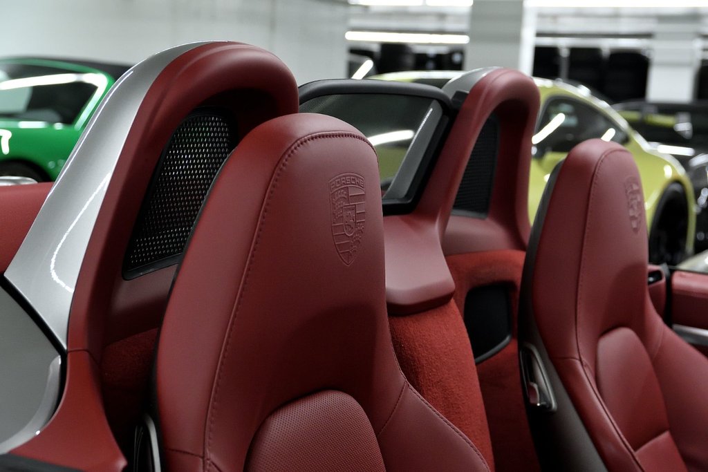 Porsche 718 Boxster S 2024 à Laval, Québec - 33 - w1024h768px