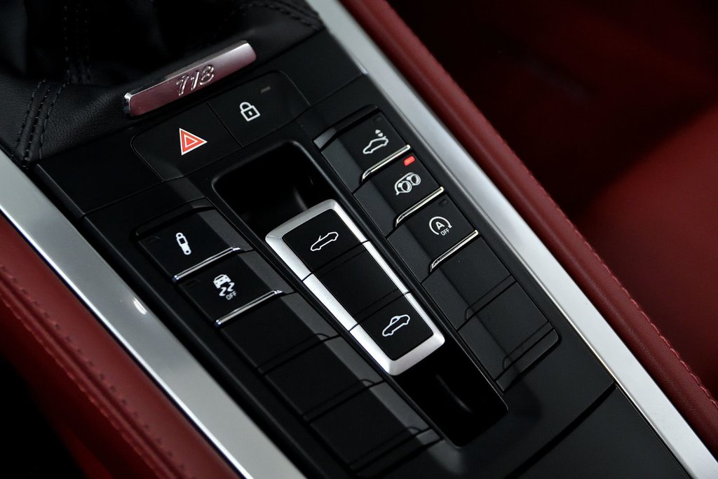 Porsche 718 Boxster S 2024 à Laval, Québec - 20 - w1024h768px