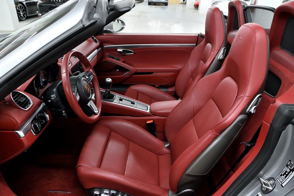 Porsche 718 Boxster S 2024 à Laval, Québec - 14 - w1024h768px
