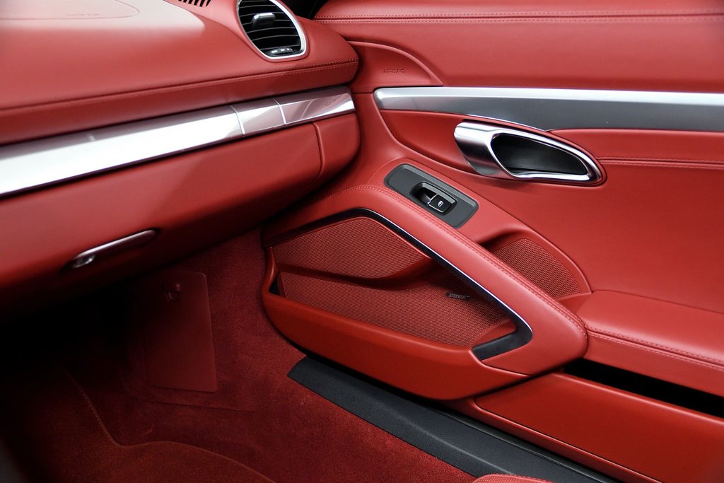 Porsche 718 Boxster S 2024 à Laval, Québec - 22 - w1024h768px