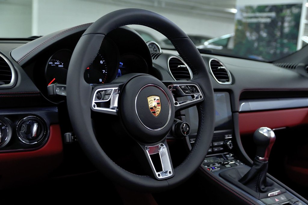 2025 Porsche 718 Boxster in Laval, Quebec - 16 - w1024h768px