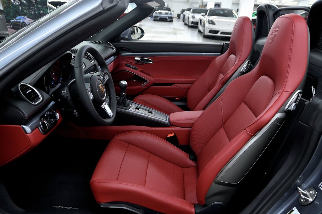 2025 Porsche 718 Boxster in Laval, Quebec - 13 - w1024h768px