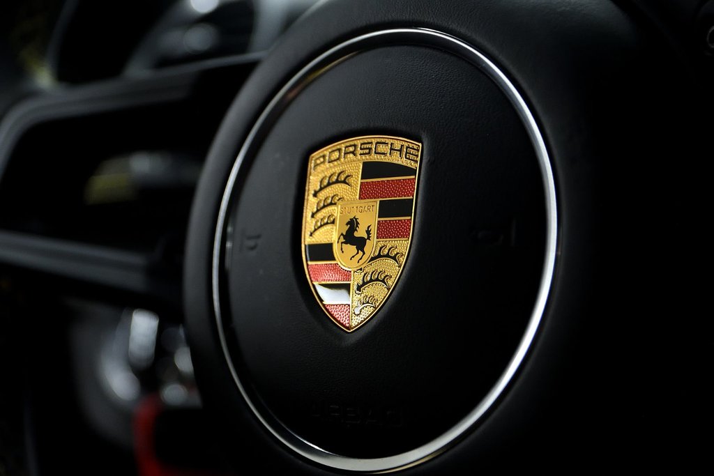2020 Porsche 718 Cayman GT4 in Laval, Quebec - 18 - w1024h768px
