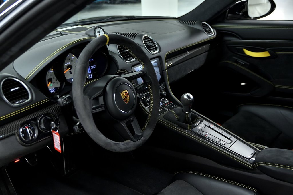 2020 Porsche 718 Cayman GT4 in Laval, Quebec - 15 - w1024h768px