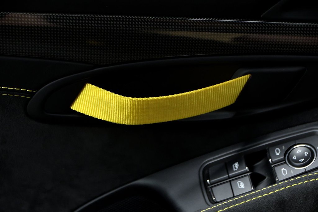 2020 Porsche 718 Cayman GT4 in Laval, Quebec - 32 - w1024h768px