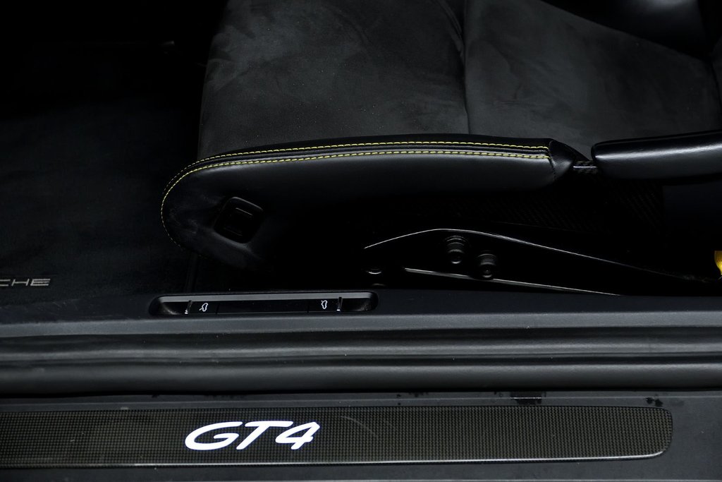2020 Porsche 718 Cayman GT4 in Laval, Quebec - 35 - w1024h768px