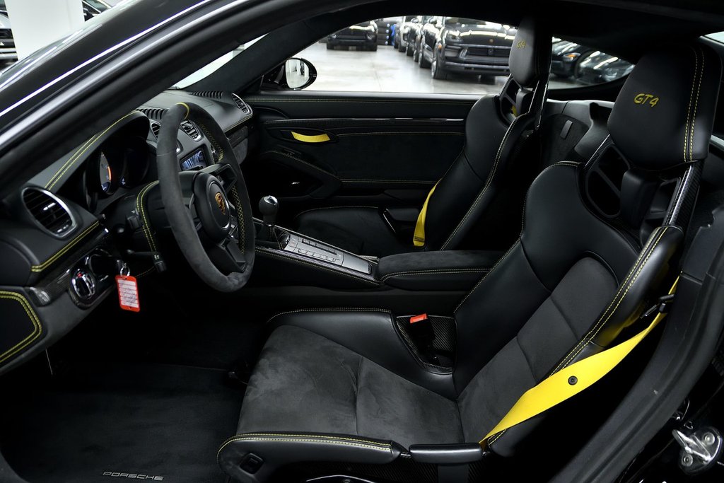 2020 Porsche 718 Cayman GT4 in Laval, Quebec - 13 - w1024h768px