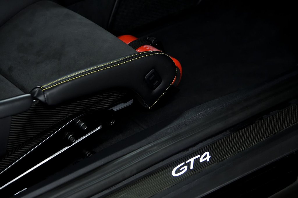 2020 Porsche 718 Cayman GT4 in Laval, Quebec - 34 - w1024h768px